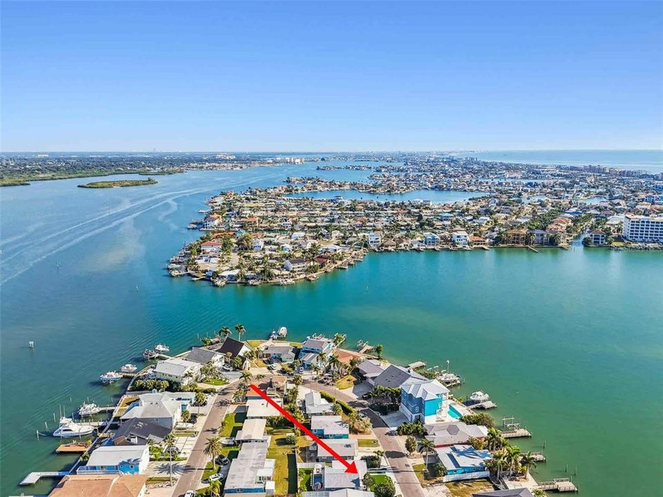 For Sale: $699,900 (2 beds, 1 baths, 825 Square Feet)