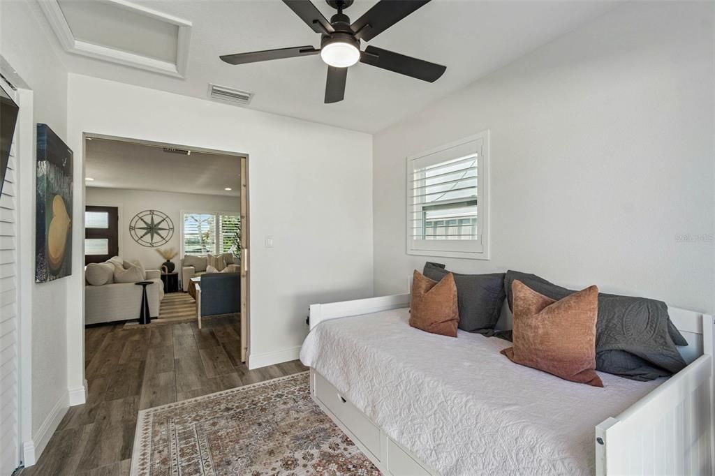 For Sale: $699,900 (2 beds, 1 baths, 825 Square Feet)