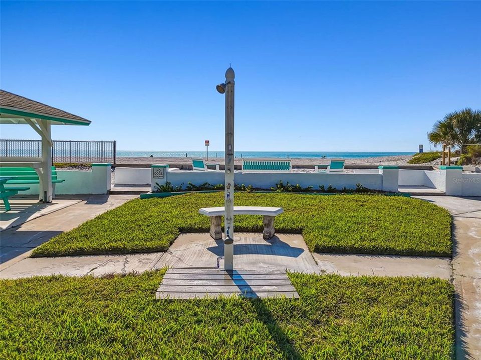 For Sale: $699,900 (2 beds, 1 baths, 825 Square Feet)