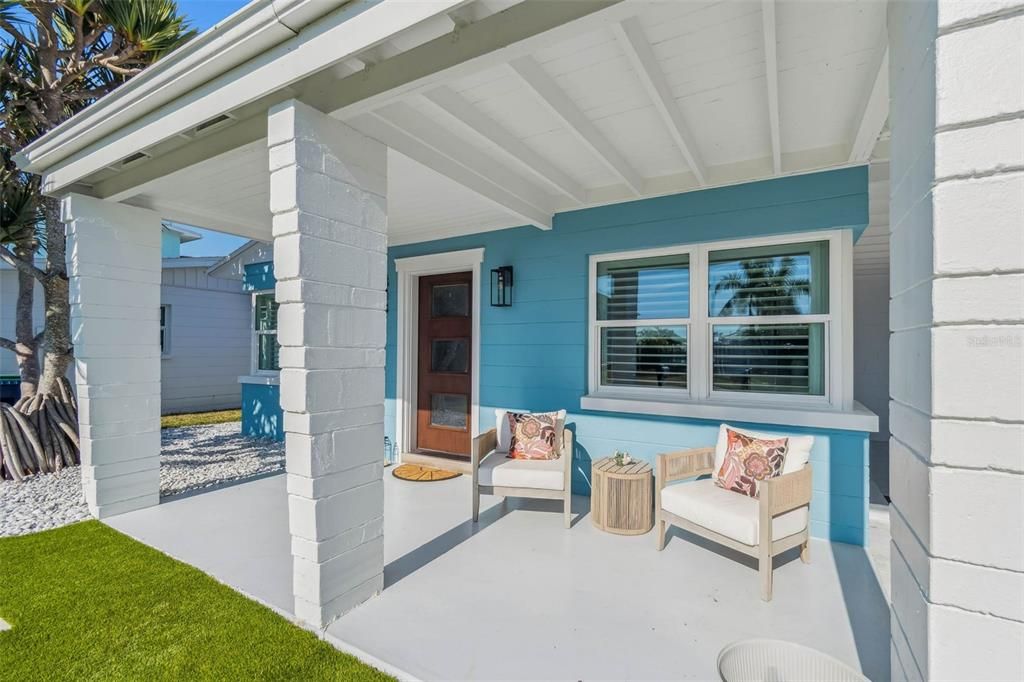 For Sale: $699,900 (2 beds, 1 baths, 825 Square Feet)