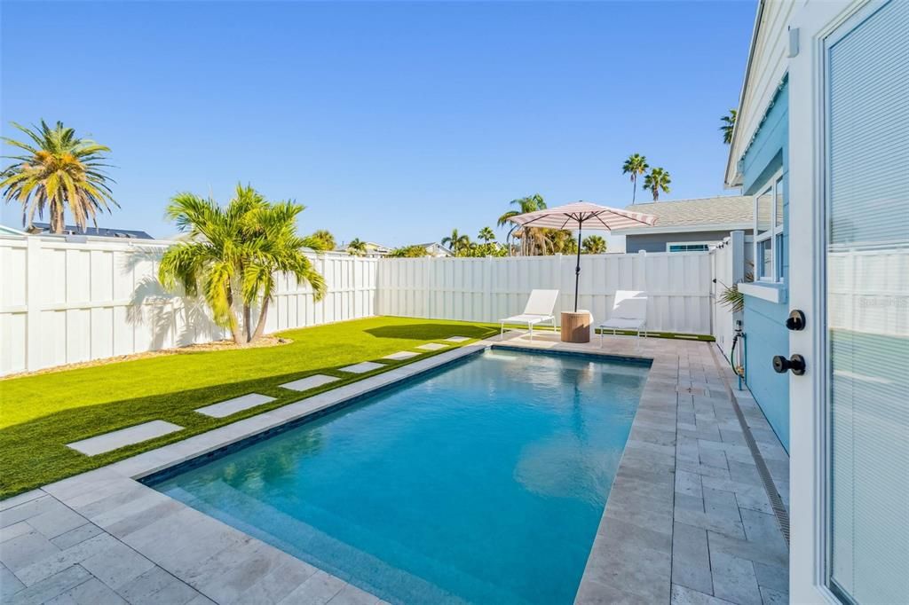 For Sale: $699,900 (2 beds, 1 baths, 825 Square Feet)