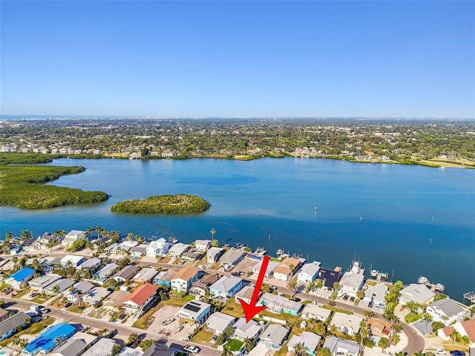 For Sale: $699,900 (2 beds, 1 baths, 825 Square Feet)