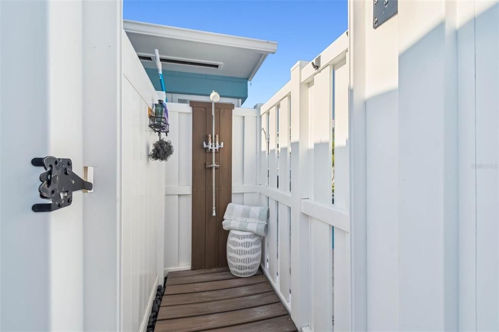 For Sale: $699,900 (2 beds, 1 baths, 825 Square Feet)