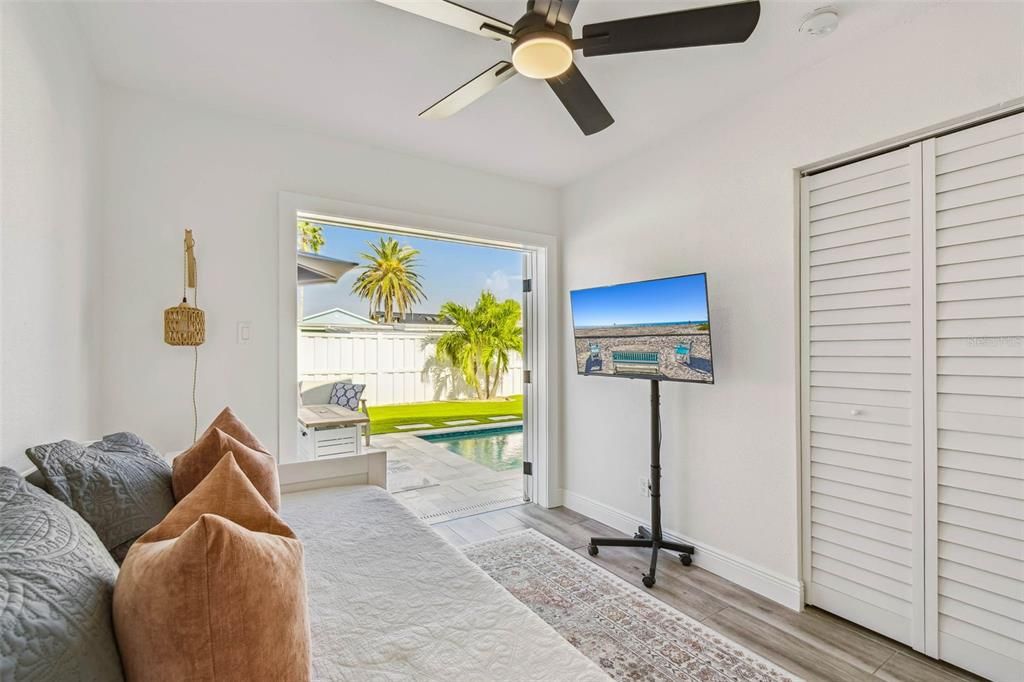 For Sale: $699,900 (2 beds, 1 baths, 825 Square Feet)