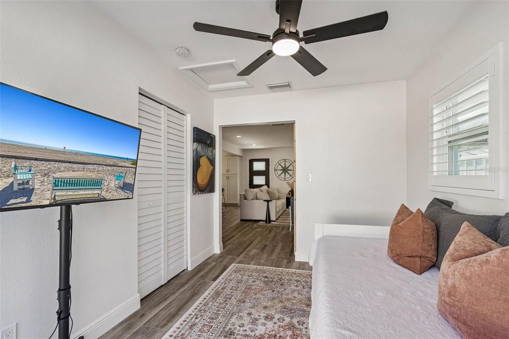 For Sale: $699,900 (2 beds, 1 baths, 825 Square Feet)