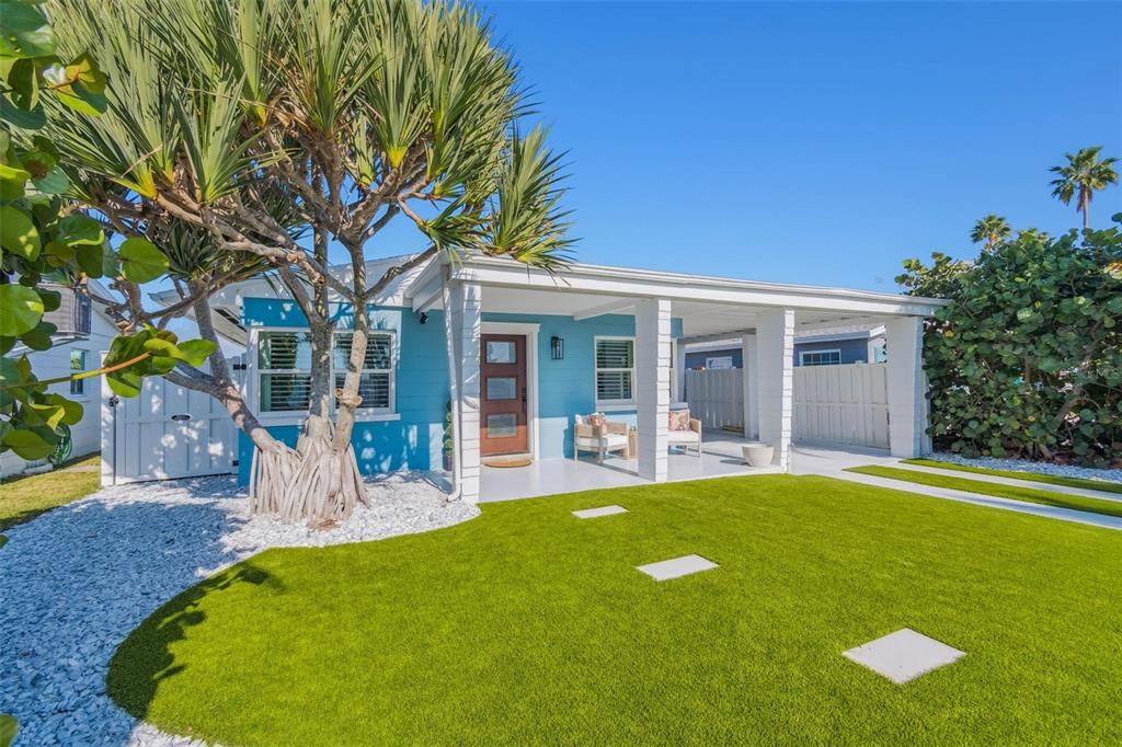 For Sale: $699,900 (2 beds, 1 baths, 825 Square Feet)