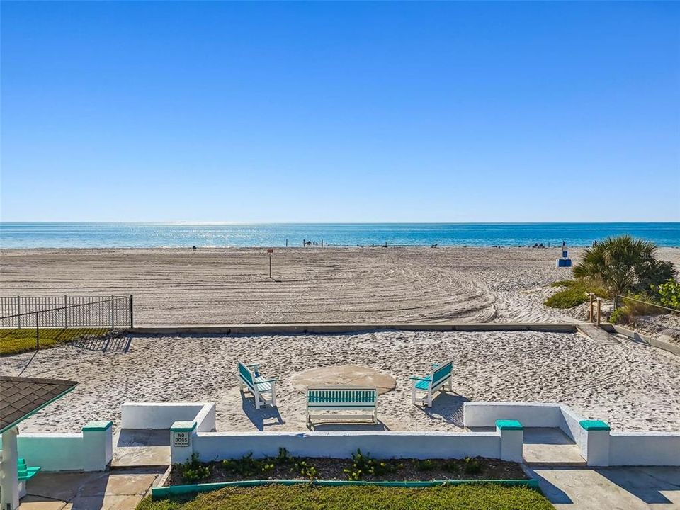 For Sale: $699,900 (2 beds, 1 baths, 825 Square Feet)