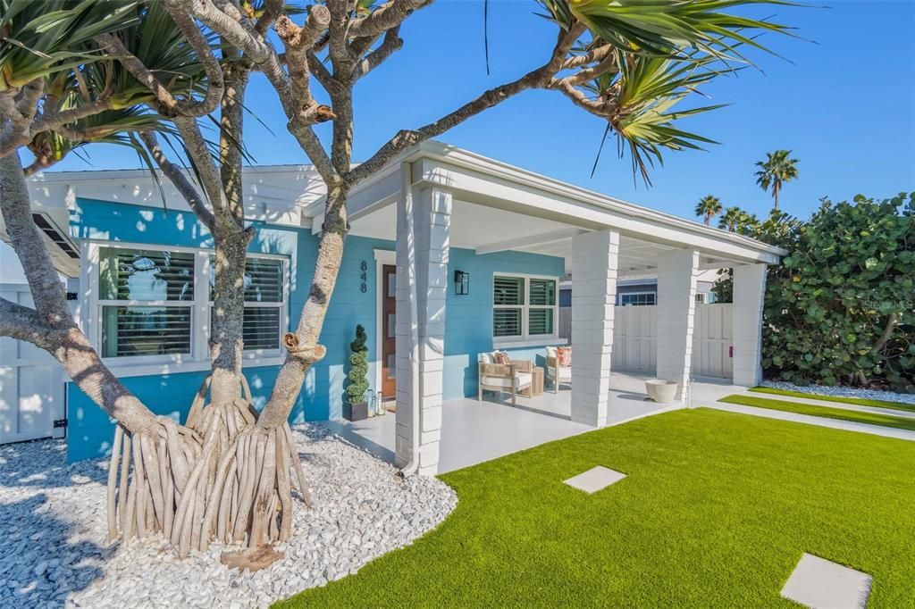 For Sale: $699,900 (2 beds, 1 baths, 825 Square Feet)