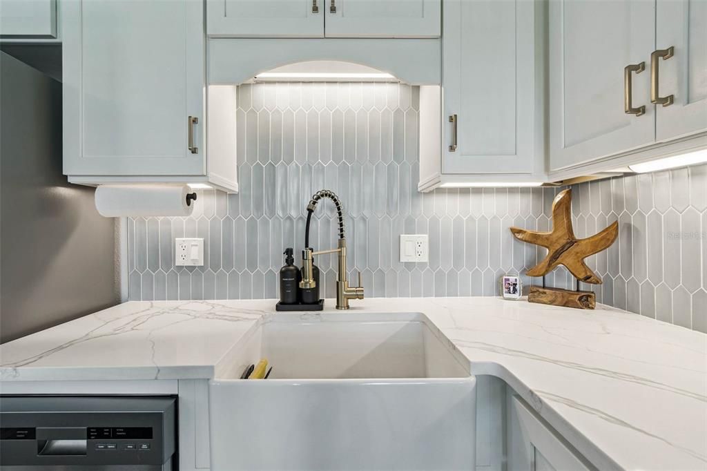 For Sale: $699,900 (2 beds, 1 baths, 825 Square Feet)