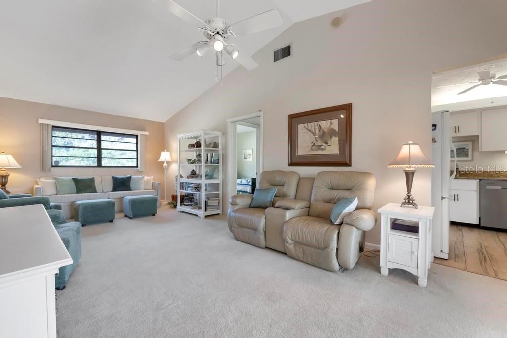 待售: $159,900 (2 贝兹, 2 浴室, 832 平方英尺)