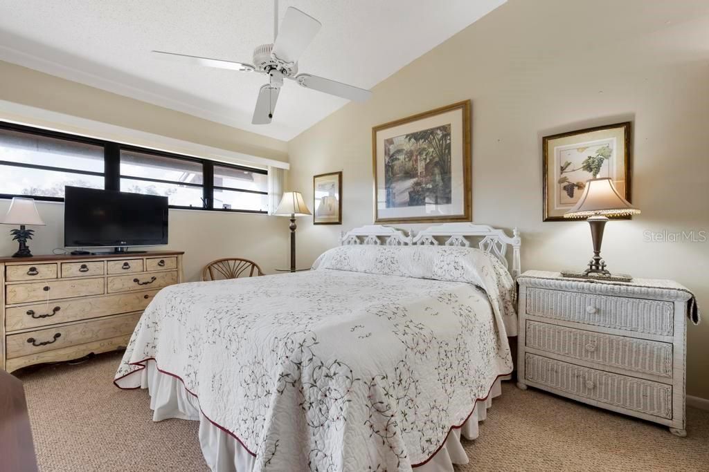 待售: $159,900 (2 贝兹, 2 浴室, 832 平方英尺)