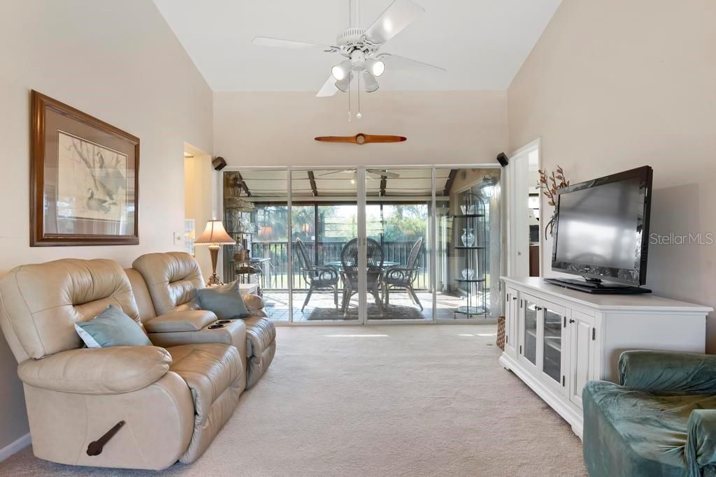 待售: $159,900 (2 贝兹, 2 浴室, 832 平方英尺)