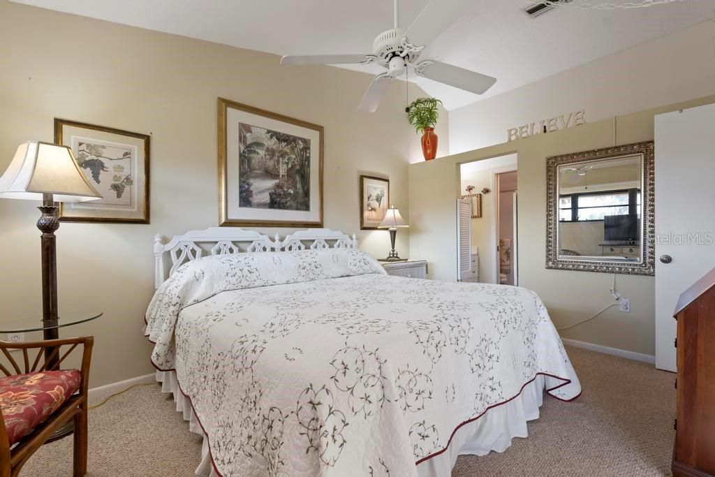 待售: $159,900 (2 贝兹, 2 浴室, 832 平方英尺)