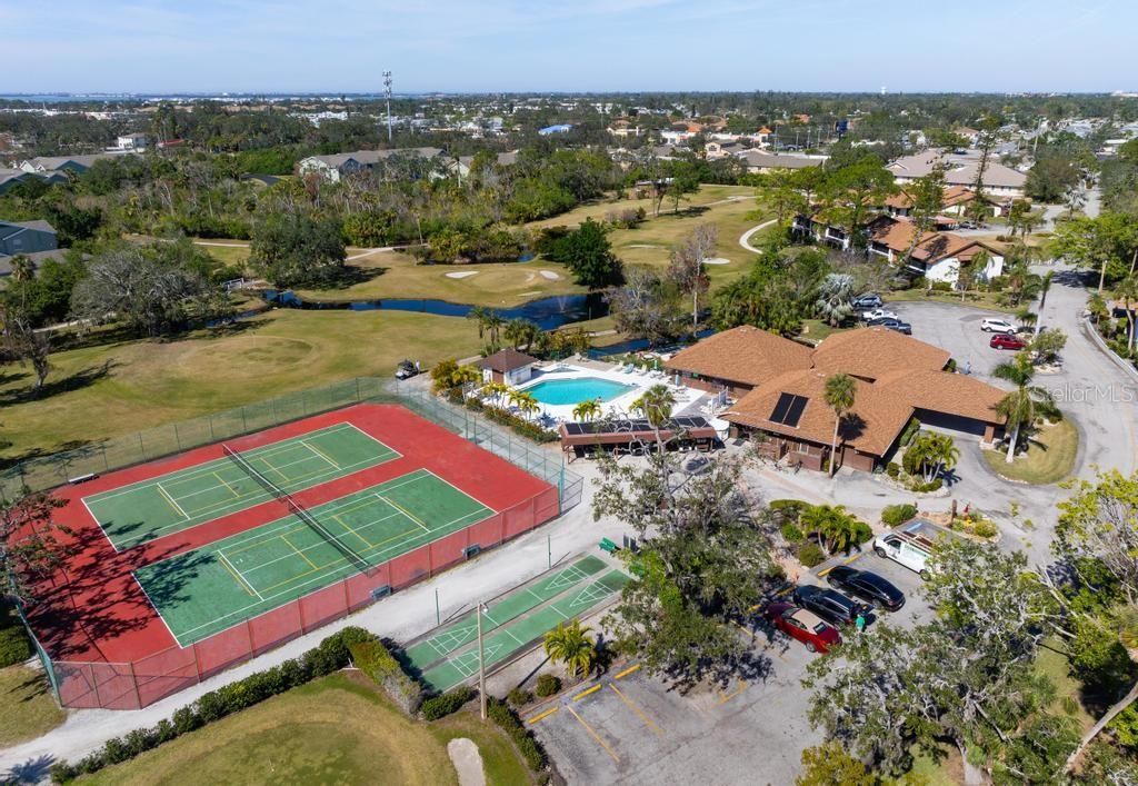 待售: $159,900 (2 贝兹, 2 浴室, 832 平方英尺)