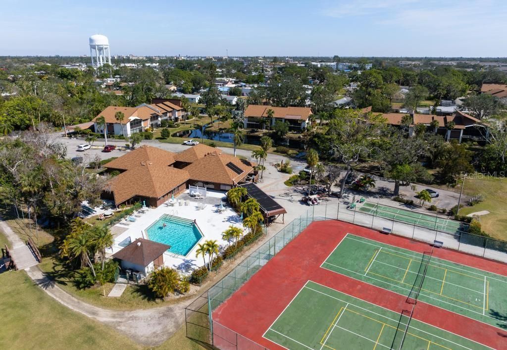 待售: $159,900 (2 贝兹, 2 浴室, 832 平方英尺)