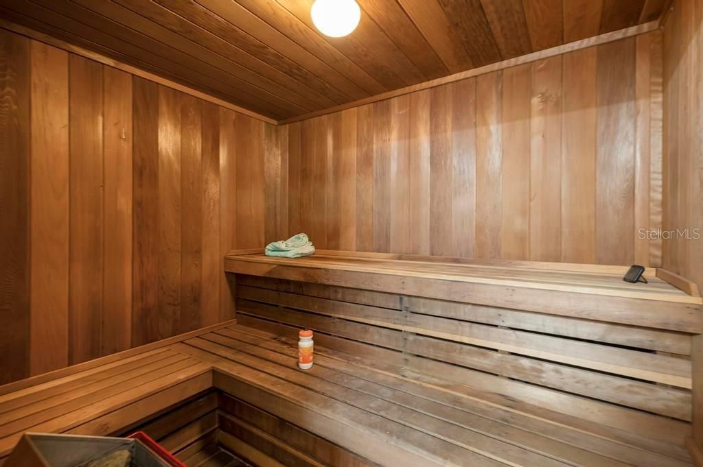 待售: $159,900 (2 贝兹, 2 浴室, 832 平方英尺)