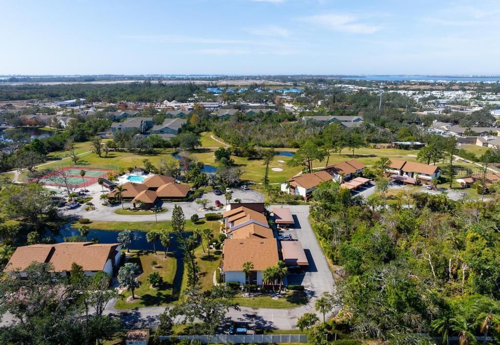 待售: $159,900 (2 贝兹, 2 浴室, 832 平方英尺)