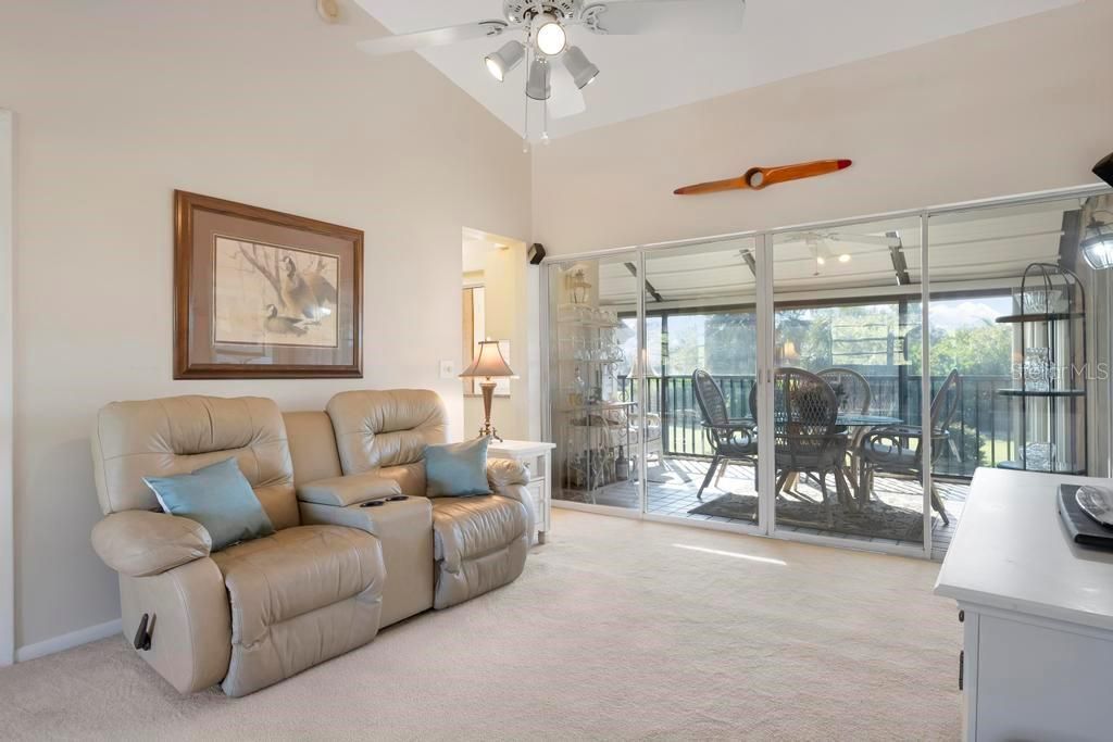 待售: $159,900 (2 贝兹, 2 浴室, 832 平方英尺)