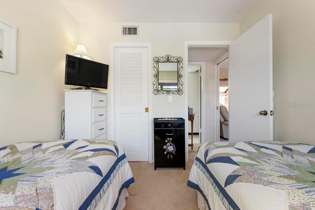 待售: $159,900 (2 贝兹, 2 浴室, 832 平方英尺)