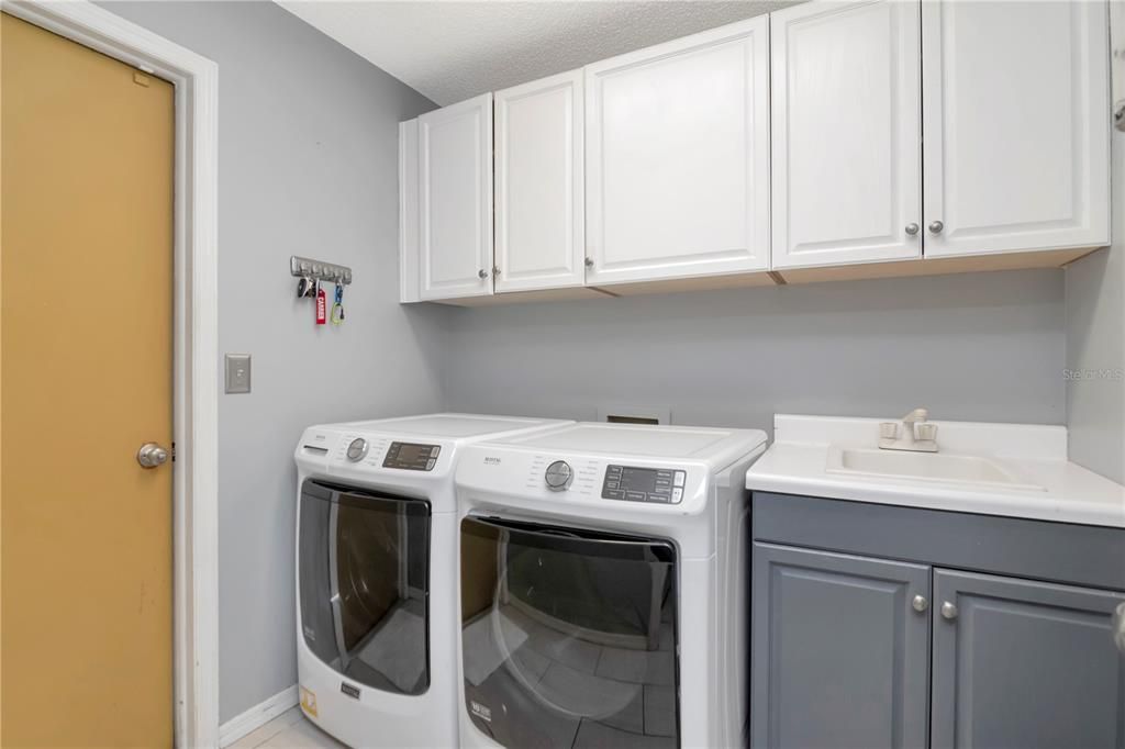 Active With Contract: $431,500 (3 beds, 2 baths, 2000 Square Feet)