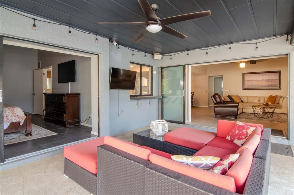 Active With Contract: $431,500 (3 beds, 2 baths, 2000 Square Feet)