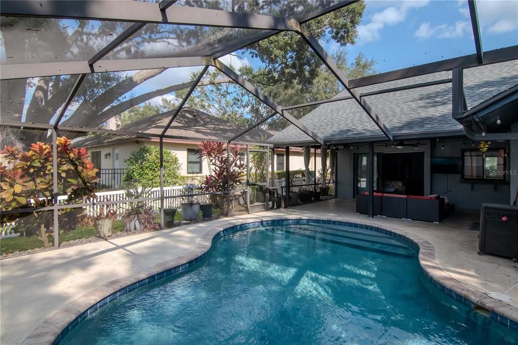 Active With Contract: $431,500 (3 beds, 2 baths, 2000 Square Feet)