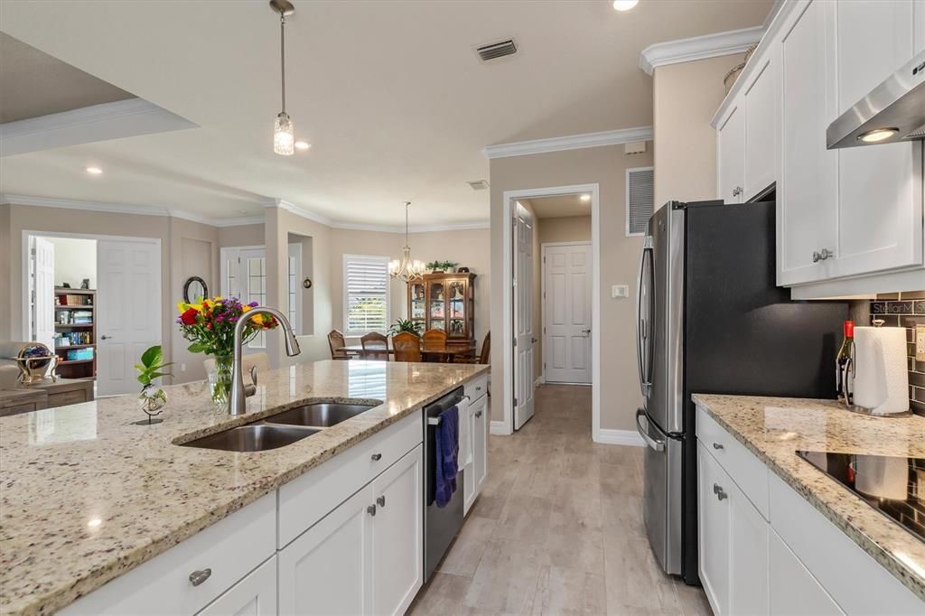 En Venta: $1,075,000 (4 camas, 2 baños, 2366 Pies cuadrados)