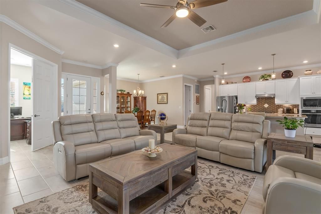 En Venta: $1,075,000 (4 camas, 2 baños, 2366 Pies cuadrados)