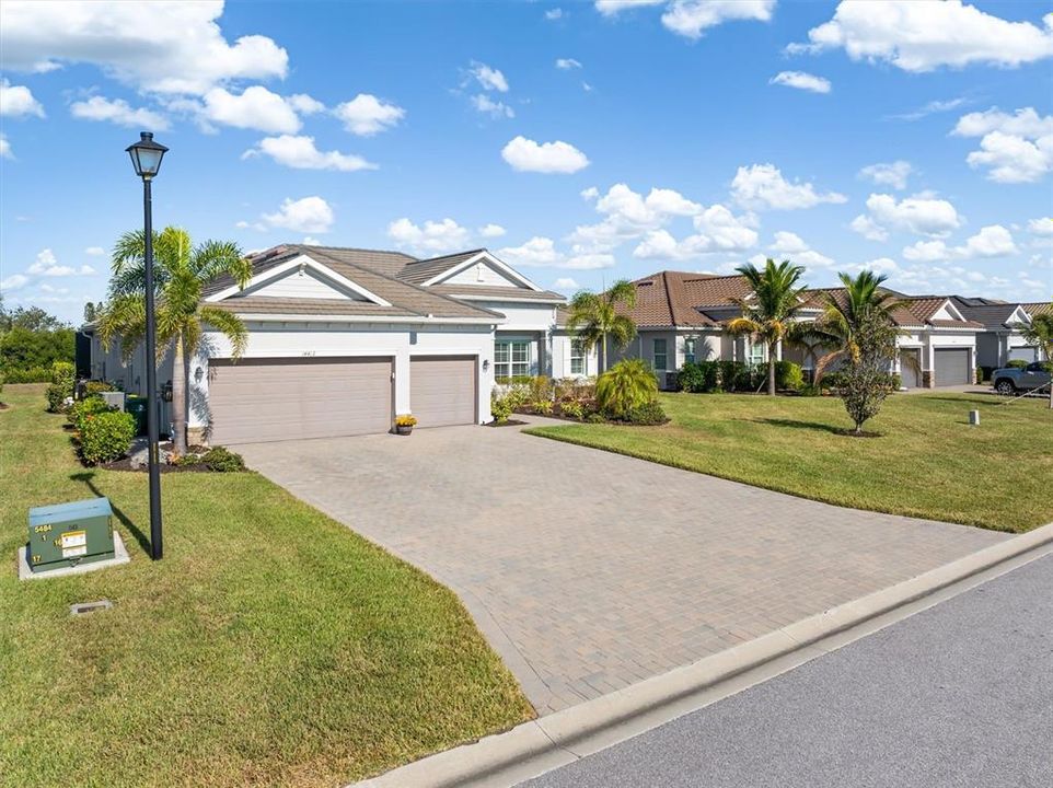 En Venta: $1,075,000 (4 camas, 2 baños, 2366 Pies cuadrados)