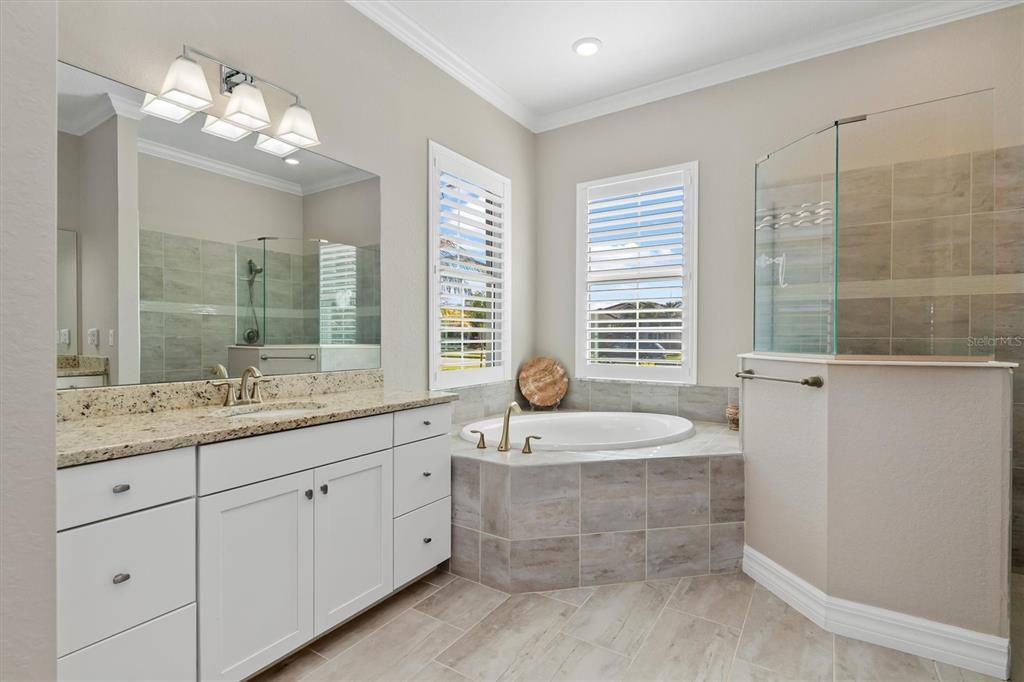 En Venta: $1,075,000 (4 camas, 2 baños, 2366 Pies cuadrados)