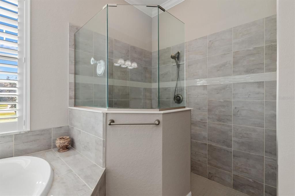 En Venta: $1,075,000 (4 camas, 2 baños, 2366 Pies cuadrados)