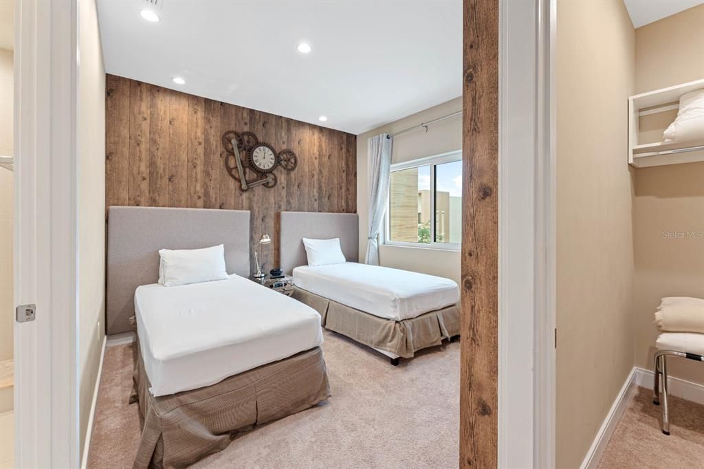 待售: $620,000 (4 贝兹, 4 浴室, 2356 平方英尺)