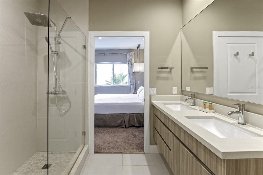 待售: $620,000 (4 贝兹, 4 浴室, 2356 平方英尺)