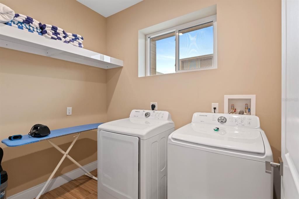 待售: $620,000 (4 贝兹, 4 浴室, 2356 平方英尺)