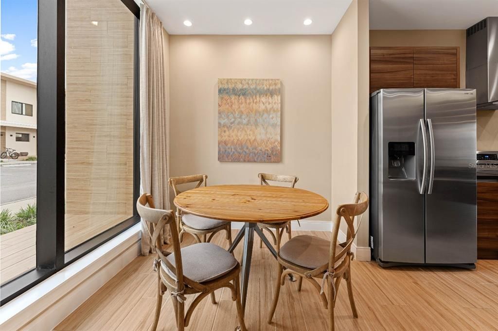 待售: $620,000 (4 贝兹, 4 浴室, 2356 平方英尺)