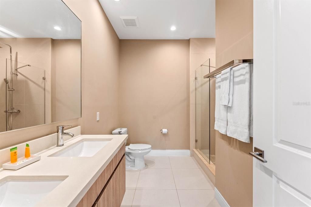 待售: $620,000 (4 贝兹, 4 浴室, 2356 平方英尺)