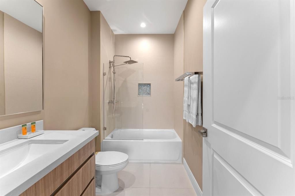 待售: $620,000 (4 贝兹, 4 浴室, 2356 平方英尺)