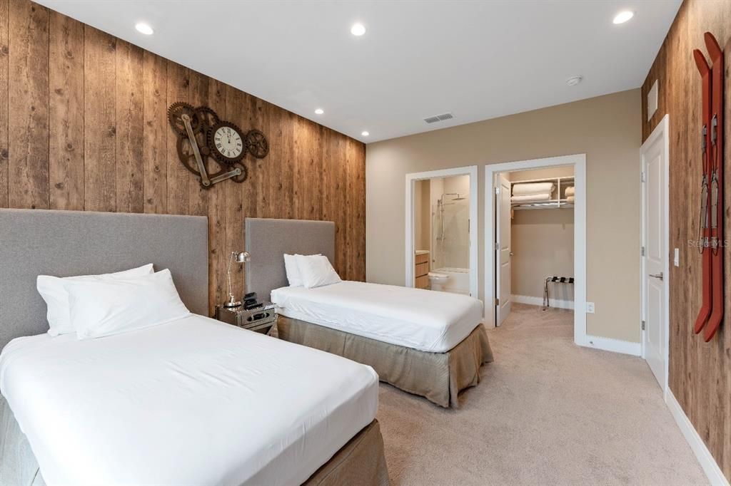 待售: $620,000 (4 贝兹, 4 浴室, 2356 平方英尺)