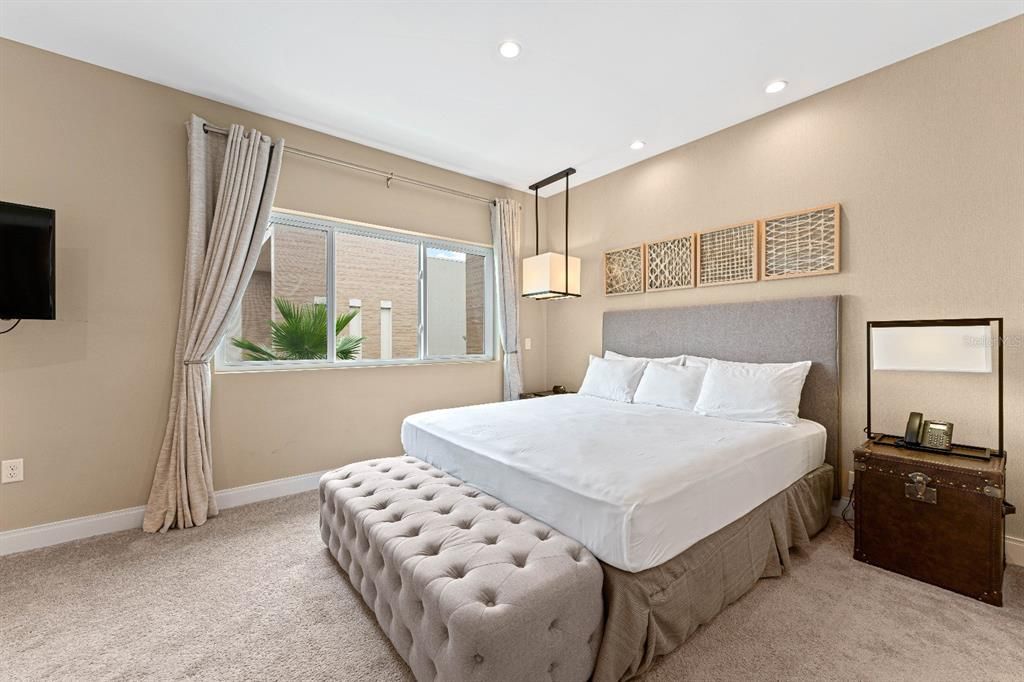 待售: $620,000 (4 贝兹, 4 浴室, 2356 平方英尺)