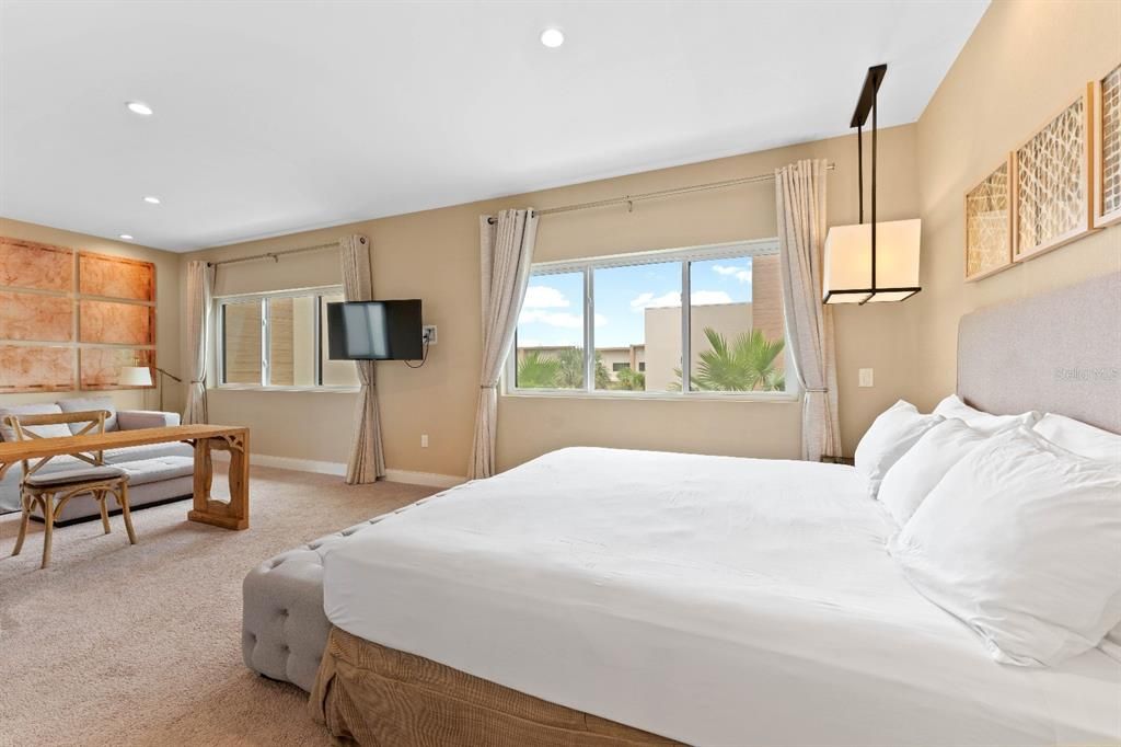 待售: $620,000 (4 贝兹, 4 浴室, 2356 平方英尺)