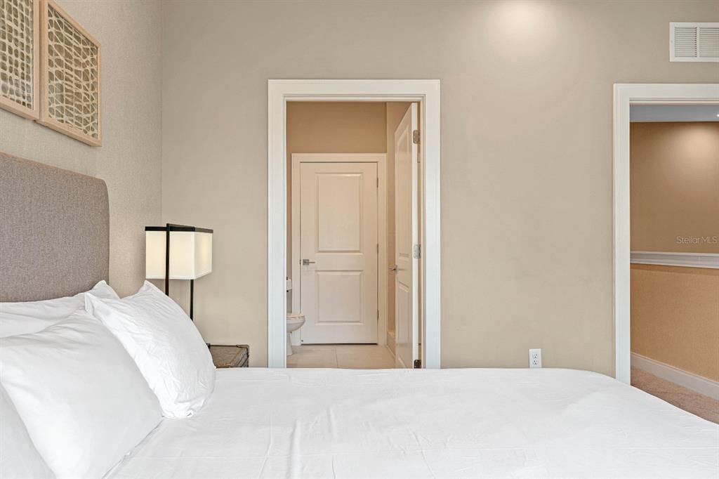 待售: $620,000 (4 贝兹, 4 浴室, 2356 平方英尺)