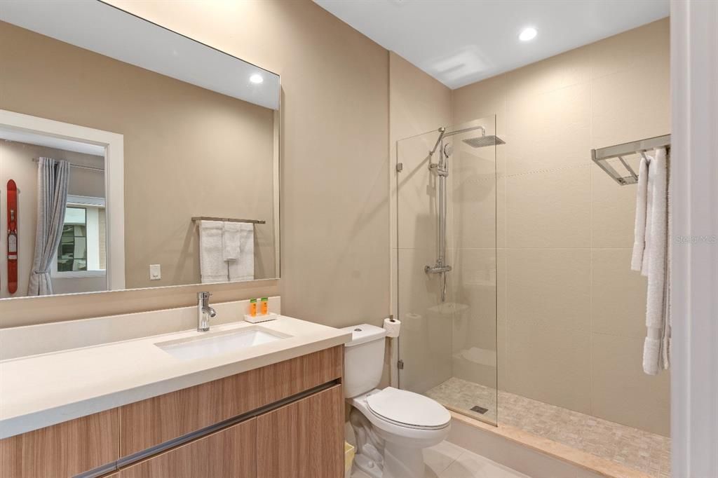 待售: $620,000 (4 贝兹, 4 浴室, 2356 平方英尺)