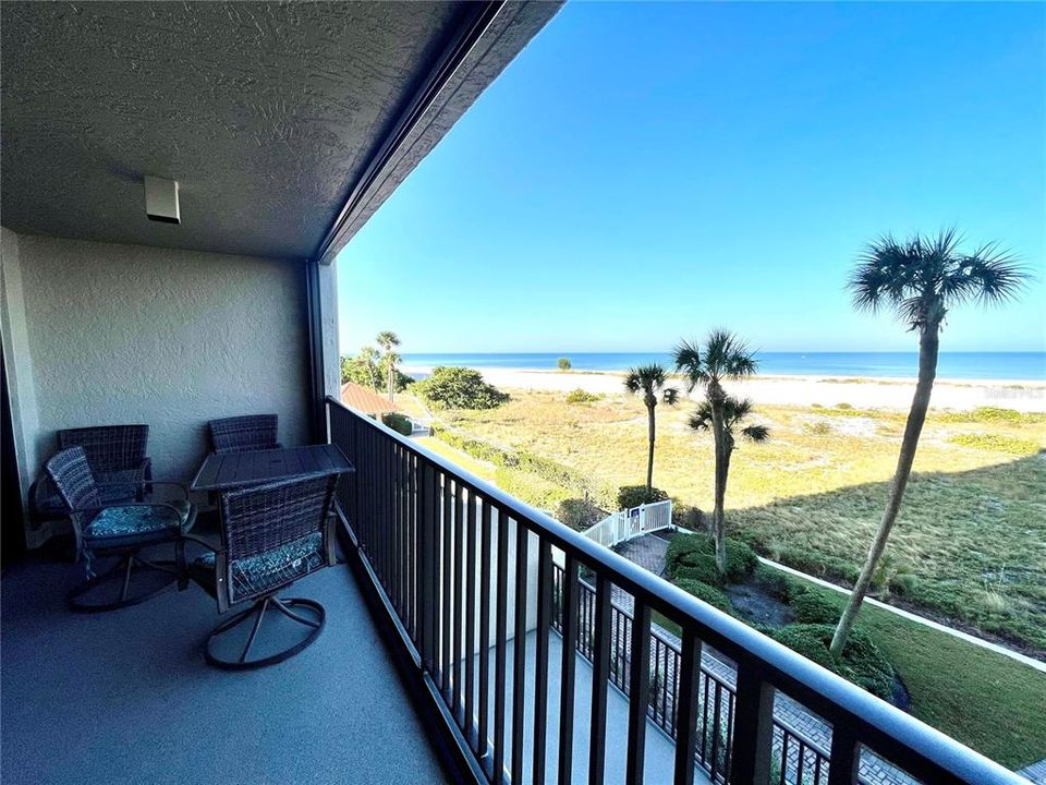 For Rent: $6,900 (2 beds, 2 baths, 1464 Square Feet)