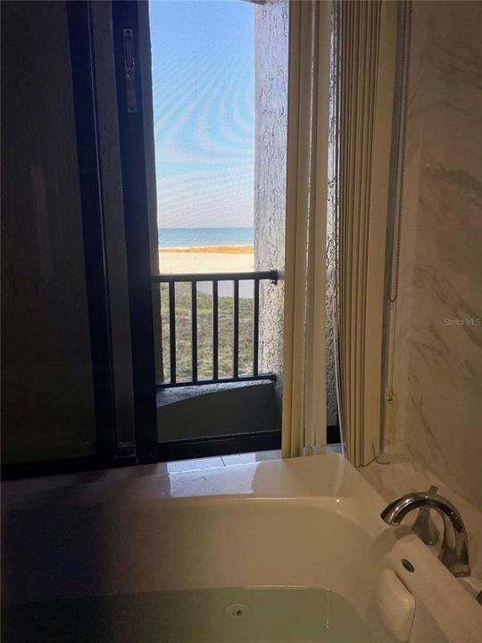 For Rent: $6,900 (2 beds, 2 baths, 1464 Square Feet)