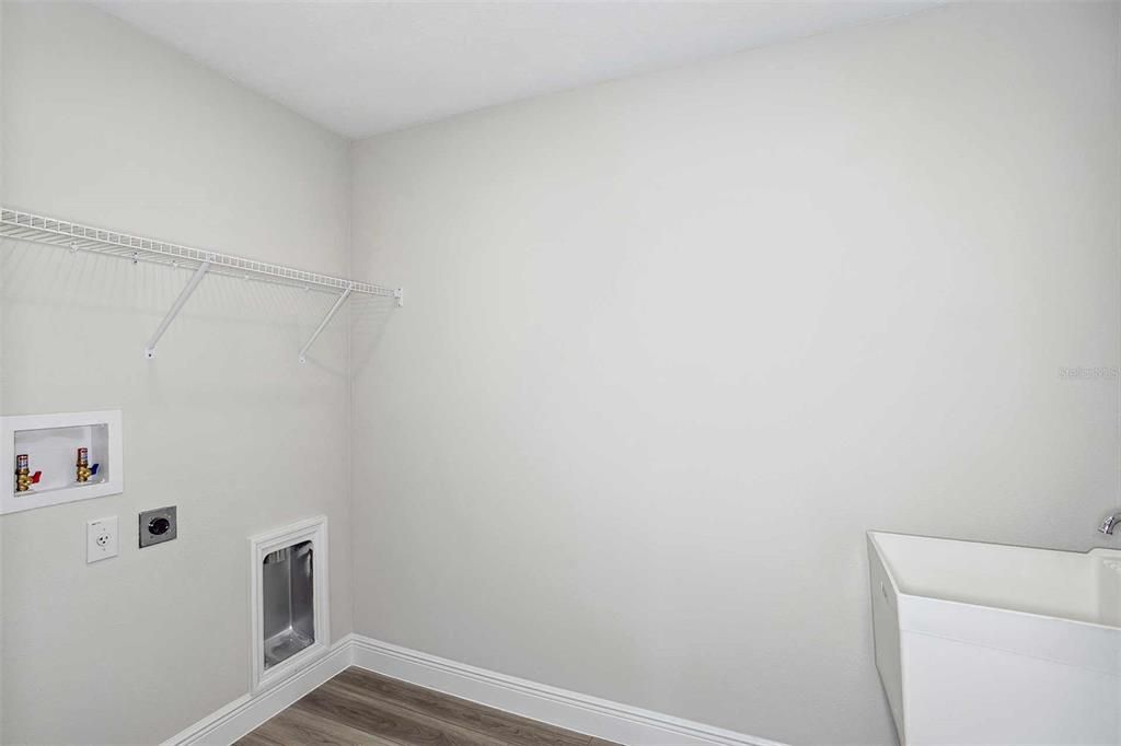 For Sale: $555,324 (5 beds, 3 baths, 3183 Square Feet)