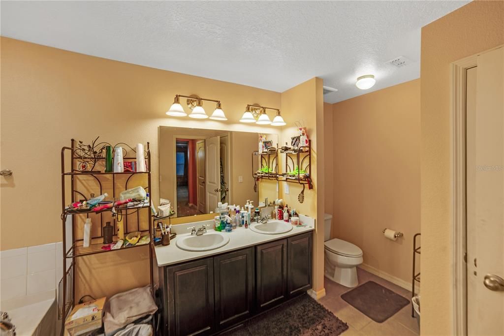 待售: $459,990 (5 贝兹, 3 浴室, 3033 平方英尺)