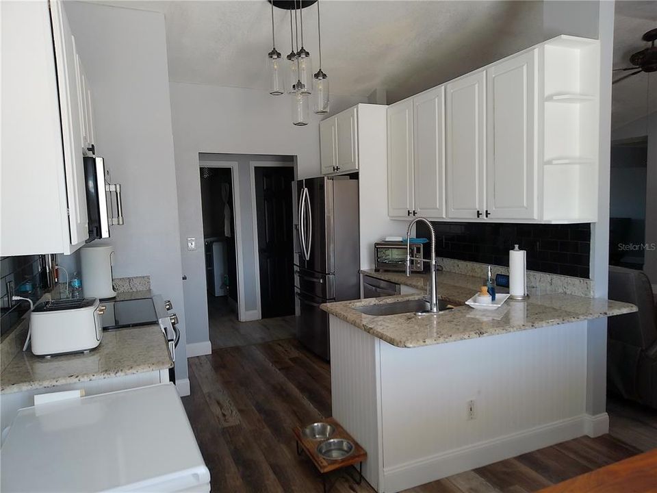 For Sale: $349,900 (4 beds, 2 baths, 2285 Square Feet)