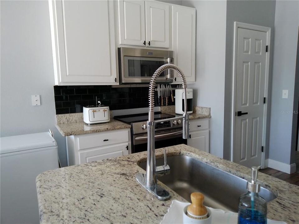 For Sale: $349,900 (4 beds, 2 baths, 2285 Square Feet)