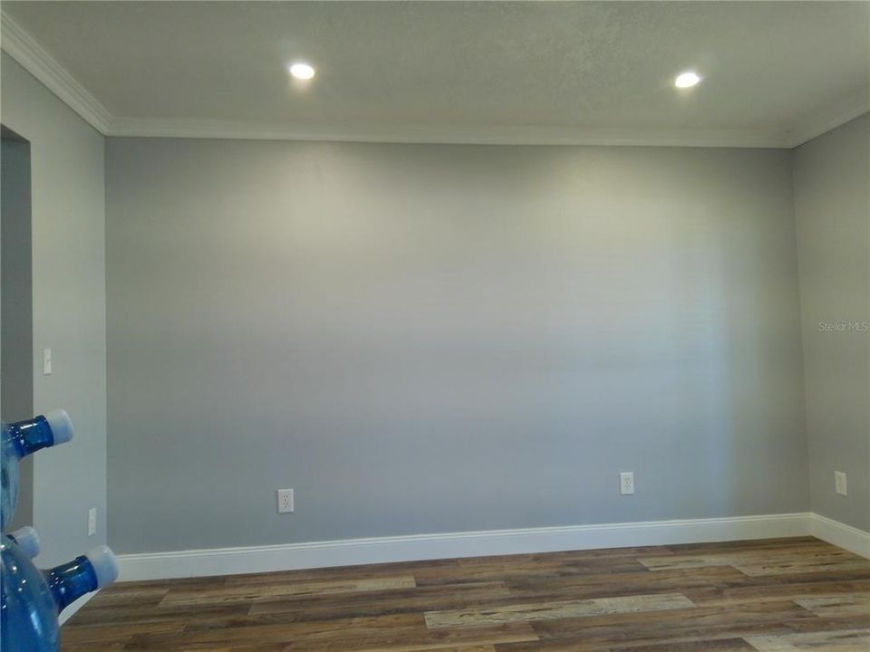 For Sale: $349,900 (4 beds, 2 baths, 2285 Square Feet)