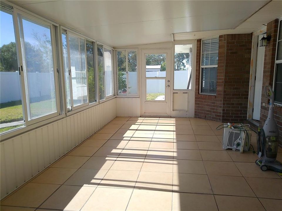 For Sale: $349,900 (4 beds, 2 baths, 2285 Square Feet)